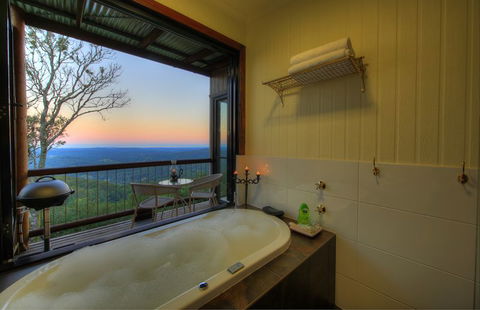 At Remingtons B & B - Accommodation QLD 5