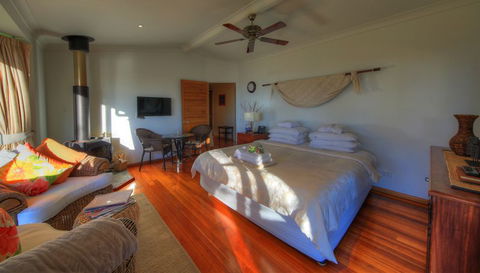 At Remingtons B & B - Accommodation QLD 7