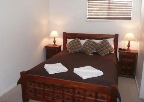 Beachside Holiday Units - Accommodation QLD 0