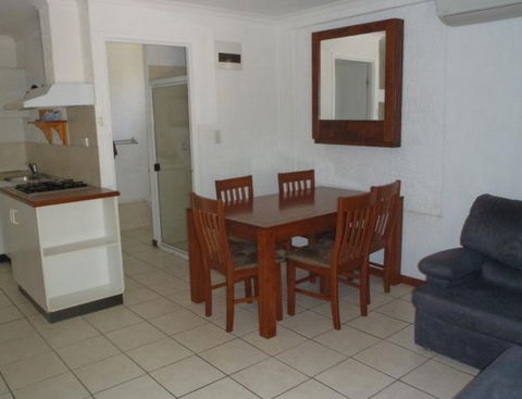 Beachside Holiday Units - Accommodation QLD 3