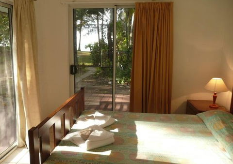 Beachside Holiday Units - Accommodation QLD 4
