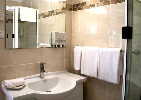 Centenary Motor Inn - Accommodation QLD 2