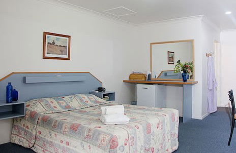 Country Lodge Motel - Accommodation QLD 4