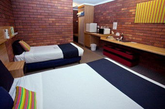 Comfort Inn Blue Shades - Accommodation QLD 1