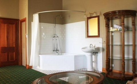 Denison Boutique Hotel - Accommodation QLD 2