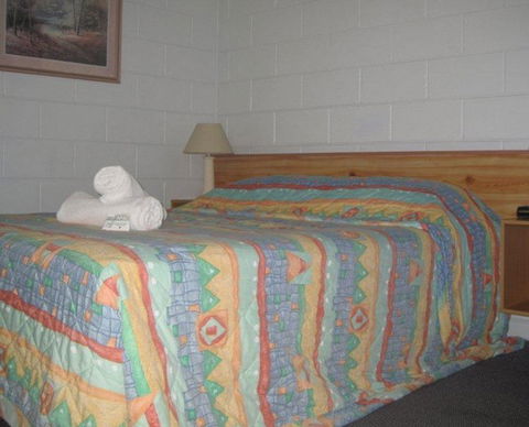 Country Road Motel - Accommodation QLD 1