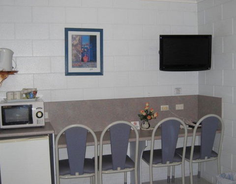 Country Road Motel - Accommodation QLD 4