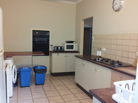 AMELIA STREET GLADSTONE 5 BEDROOMS - Accommodation QLD 3