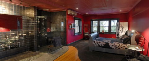 Oakdene Vineyards Guesthouse - Accommodation QLD 0