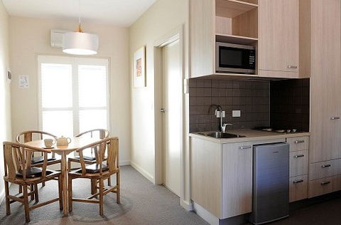 The Haus Studio Apartments - Accommodation QLD 7