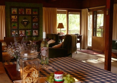 The Burrow At Wombat Bend Bed And Breakfast - Accommodation QLD 2