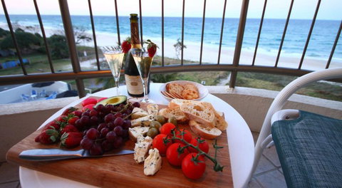 San Simeon Beachfront Apartments - Accommodation QLD 6