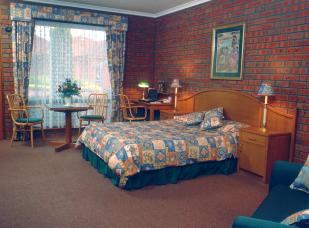 Sovereign Park Motor Inn - Accommodation QLD 0