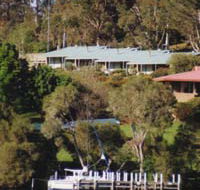 Gipsy Point Luxury Lakeside Apartments - Accommodation QLD
