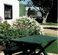 Dunalan Host Farm Cottage - Accommodation QLD