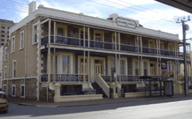 Glenelg Beach Hostel - Accommodation QLD
