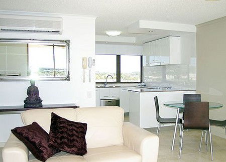 Trafalgar Towers - Accommodation QLD 1