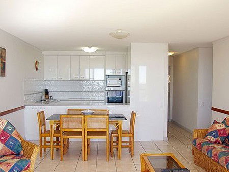 Trafalgar Towers - Accommodation QLD 3