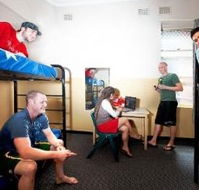 Maze Backpackers And Cb Hotel - Accommodation QLD
