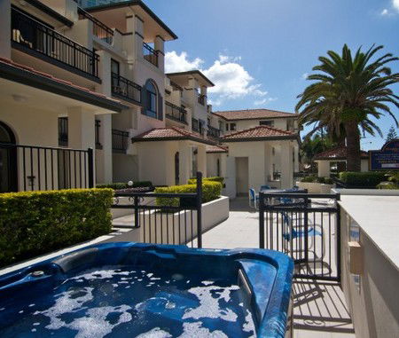Island Beach Resort - Accommodation QLD 4