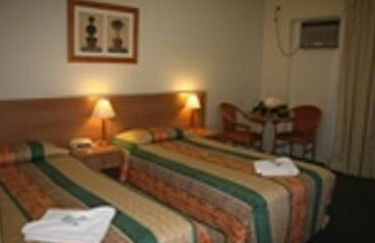 Rest Easy Motel - Accommodation QLD 1