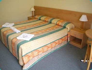 Rest Easy Motel - Accommodation QLD 3