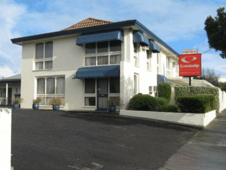 Econo Lodge Hacienda Motel - Accommodation QLD 0