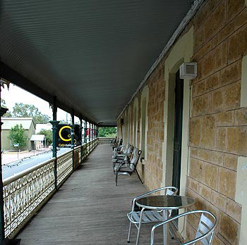Hotel Mannum - Accommodation QLD 0