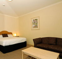 Quality Hotel Tiffins on the Park - Accommodation QLD
