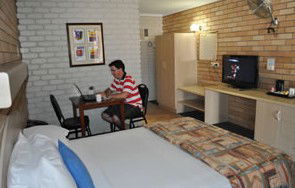 Castle Motor Lodge - Accommodation QLD 1