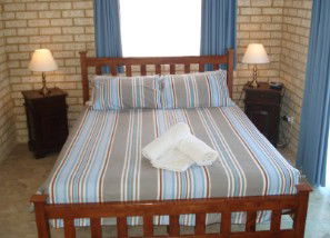 Baywatch Manor Resort - Accommodation QLD 1