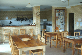 Baywatch Manor Resort - Accommodation QLD 3