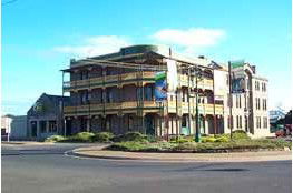 Quality Hotel Bentinck - Accommodation QLD 0