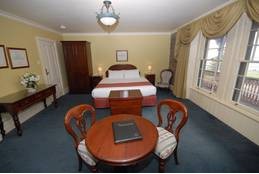 Quality Hotel Bentinck - Accommodation QLD 1