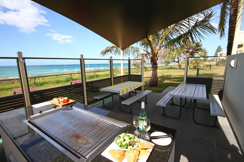 San Simeon Beachfront Apartments - Accommodation QLD 3