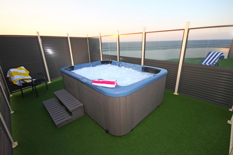 San Simeon Beachfront Apartments - Accommodation QLD 4