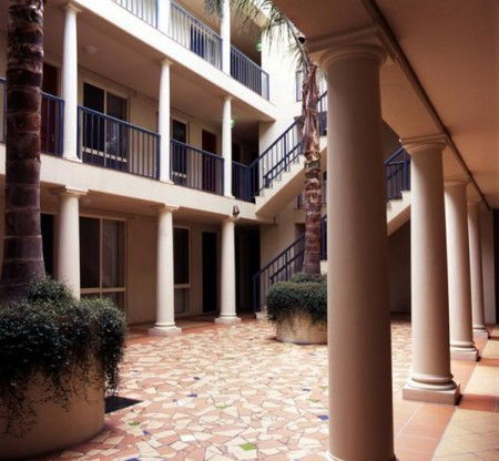 The Manor House - Accommodation QLD 3