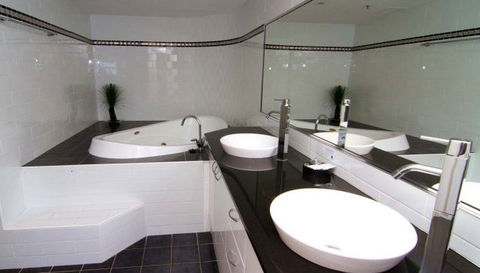 Victoria Square Luxury Apartments - Accommodation QLD 2