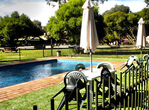 Mountain View Motor Inn And Holiday Lodges - Accommodation QLD 3