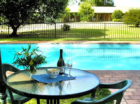 Mountain View Motor Inn And Holiday Lodges - Accommodation QLD 4