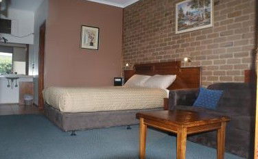 Peppinella Motel - Accommodation QLD 5