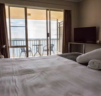 Beachcomber Hotel - Accommodation QLD