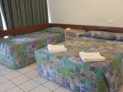 Palms Motel - Accommodation QLD 2