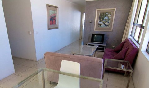 Promenade Apartments - Accommodation QLD 2