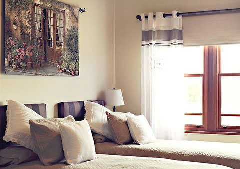 Redwing Farm - The Barn - Accommodation QLD 2