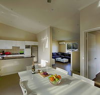 Middle Rock Holiday Resort - Accommodation QLD