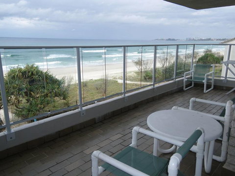 Pacific Surf Absolute Beach Apartments - Accommodation QLD 8