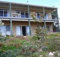 The Dog And Cockle Beach House - Accommodation QLD