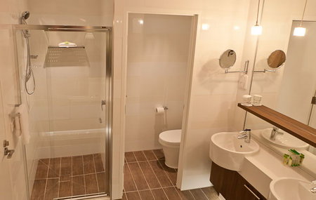 Taylors Lakes Hotel Motel - Accommodation QLD 2