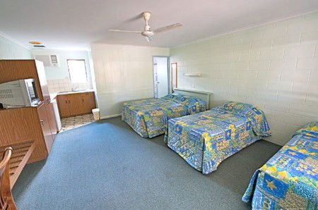 Billabong Lodge Motel - Accommodation QLD 1